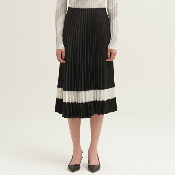 Theory Dresses & Skirts - Theory Pleated Skirt size 0